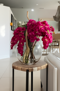 Vase lune en verre 16" avec orchidées roses et bois flotté