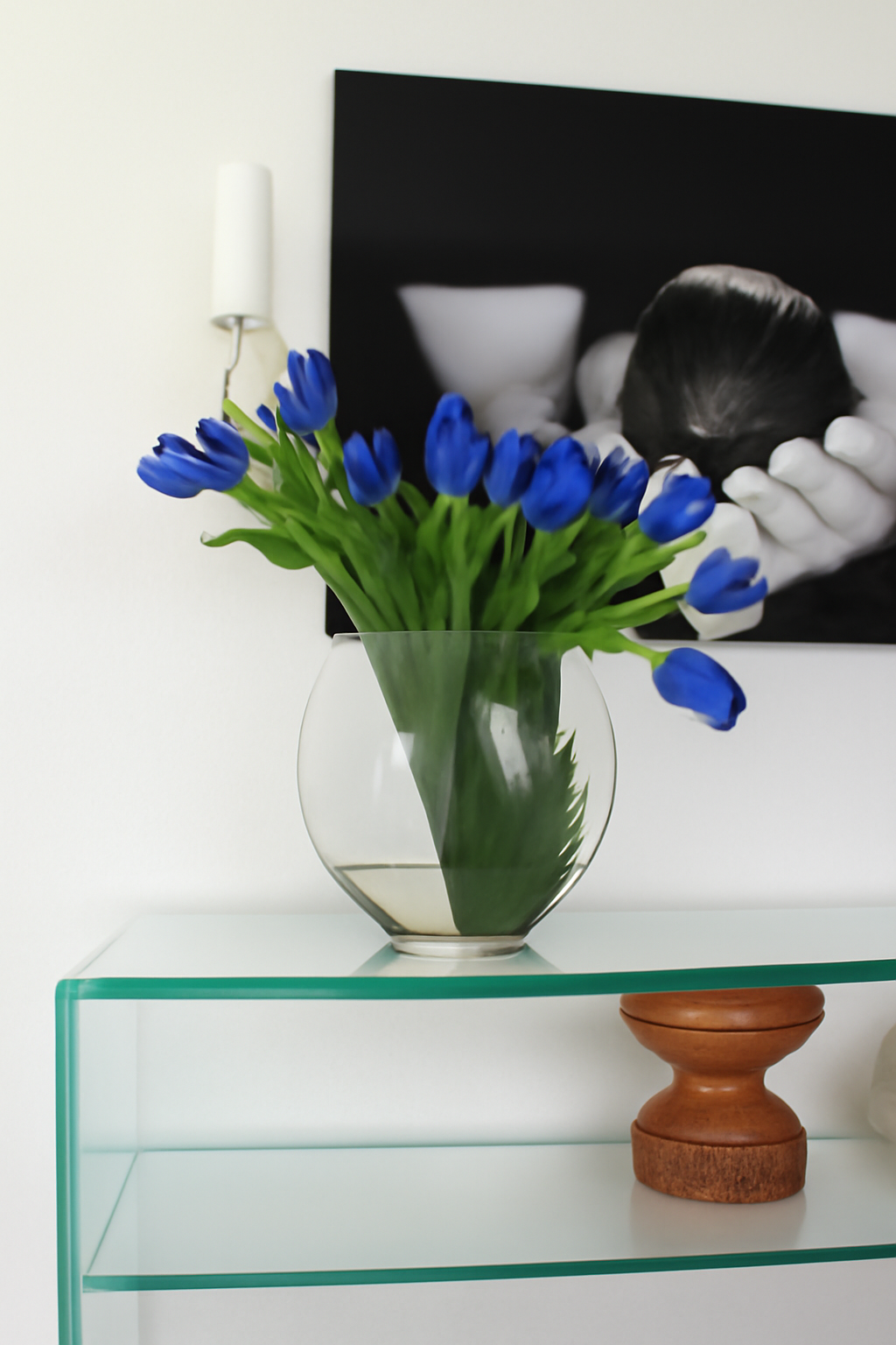 Vase lune 16" avec tulipes bleues
