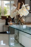 Vase lune 16" avec orchidées blanches