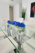 Cache-pot en verre plat 90 cm avec orchidées bleues