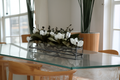 Cache-pot en verre plat 90 cm avec magnolias blancs