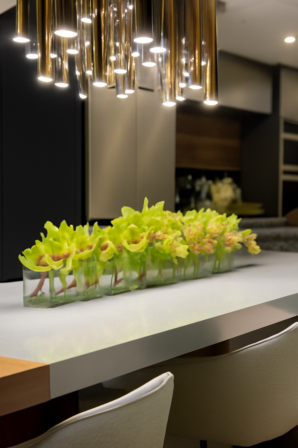 Cache-pot en verre plat 120 cm avec orchidées vertes