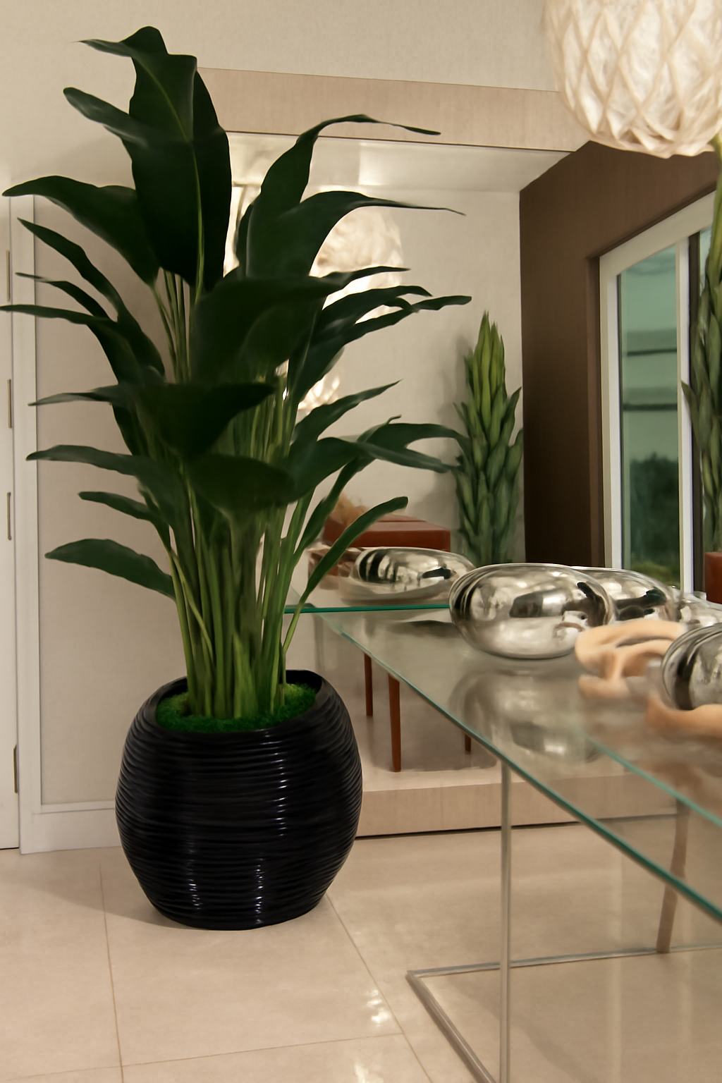 Plante décorative dans cache-pot spirale noir