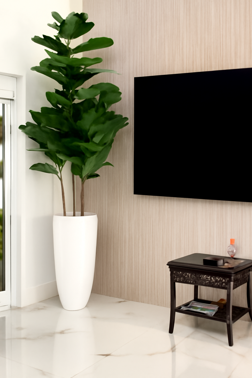 Ficus lyrata avec cache-pot en fibre de verre blanche brillante L
