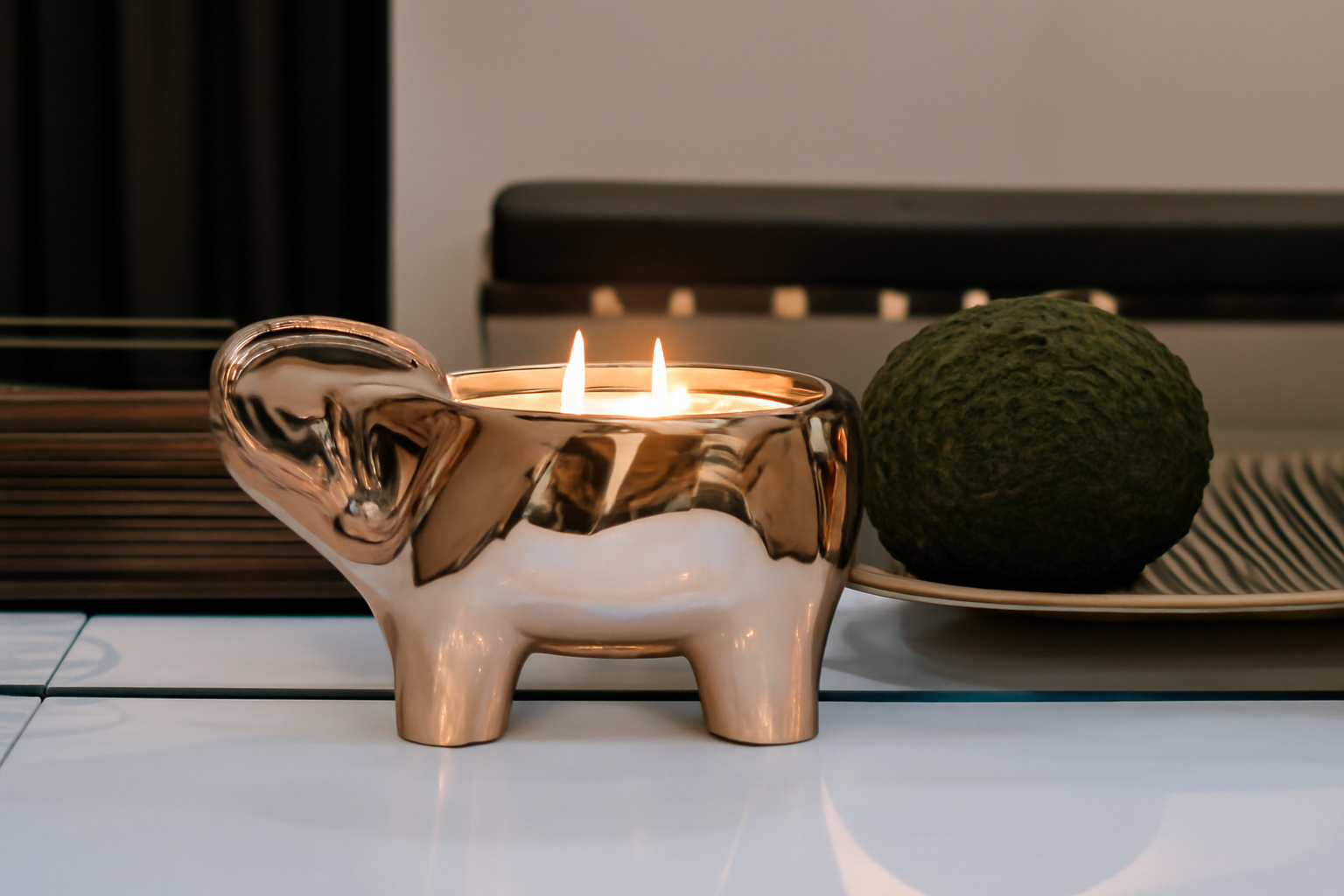 Bougie en forme d'éléphant doré