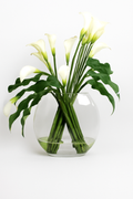 Vase lune avec callas blanches